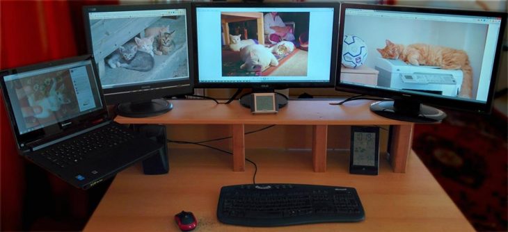 4 screens with laptop on stand